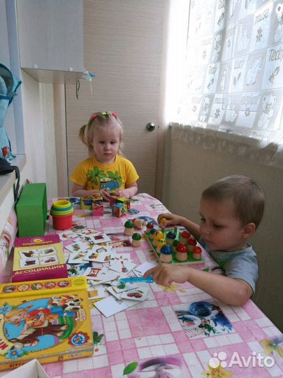 Няня воспитатель