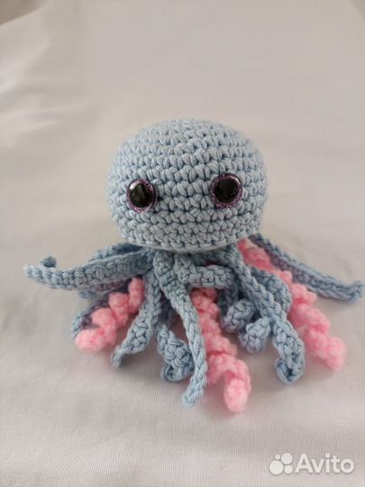 Вязаная игрушка медузка