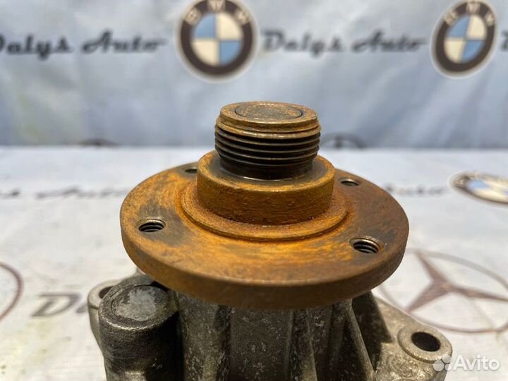Насос водяной (помпа) Bmw 525I Е60 N52B25 2006