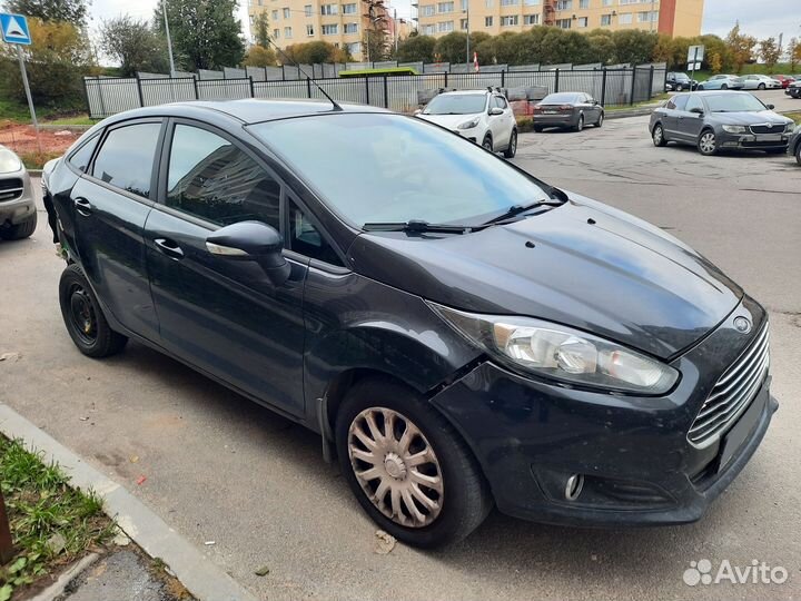 Ford Fiesta 1.6 МТ, 2016, битый, 150 676 км