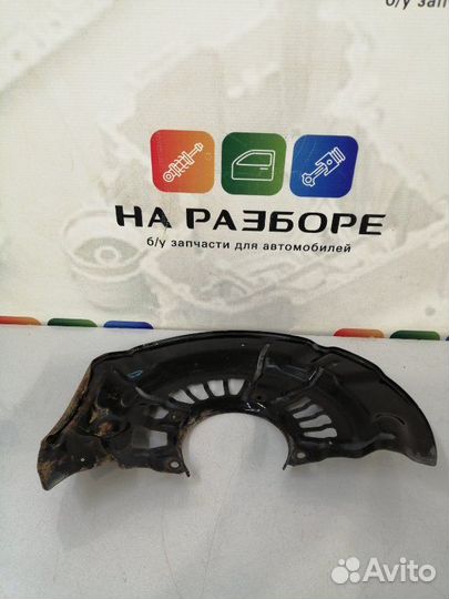 Пыльник тормозного диска передний левый Toyota