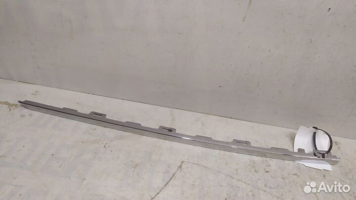 Молдинг решетки радиатора левый Volkswagen Tiguan