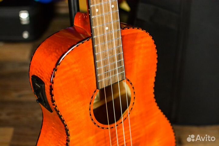 Укулеле баритон с подключением ortega (Комплект)