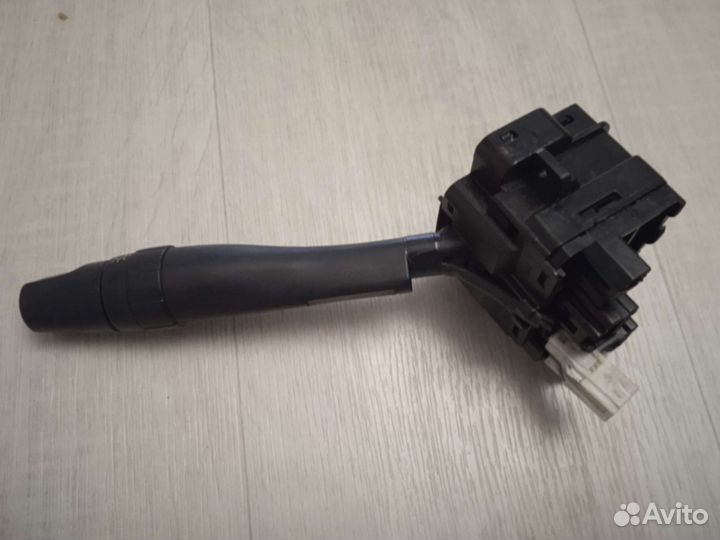 Подрулевой переключатель поворотов Nissan