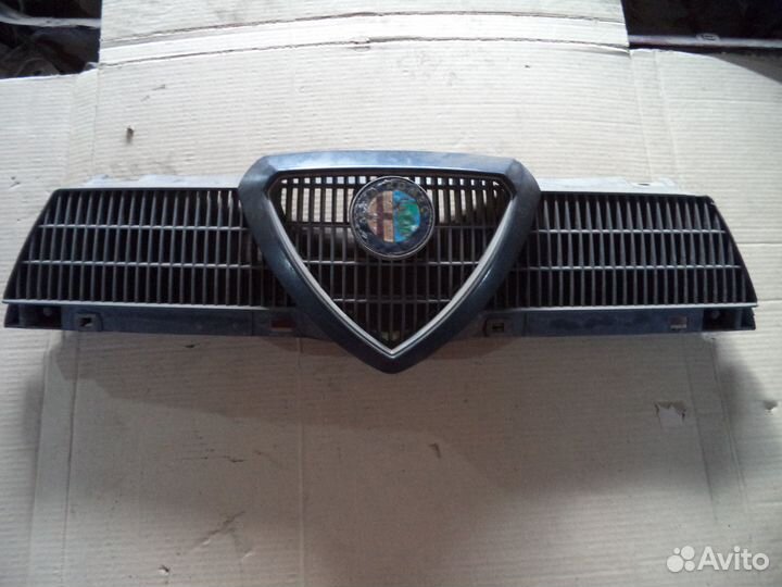 Решетка радиатора Alfa Romeo 155