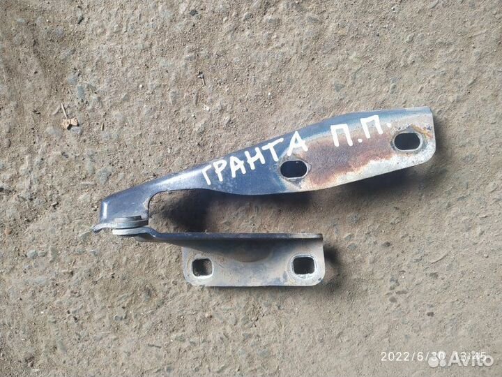 Петля капота передняя правая Лада Гранта седан
