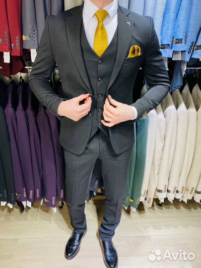 Мужской костюм черный не мнущийся