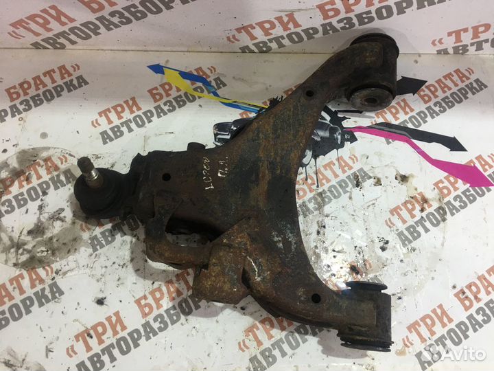 Тойота Ленд Крузер Рычаг передний левый