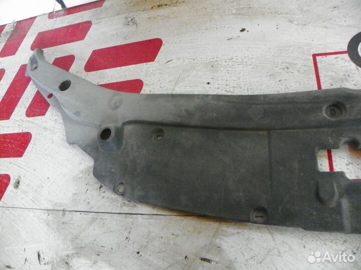 Кожух замка капота Toyota Camry