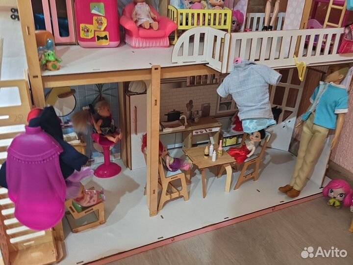 Кукольный домик с мебелью деревянный