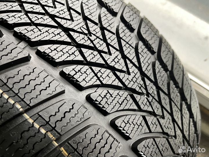 Dunlop SP Winter Sport 4D 275/30 R21