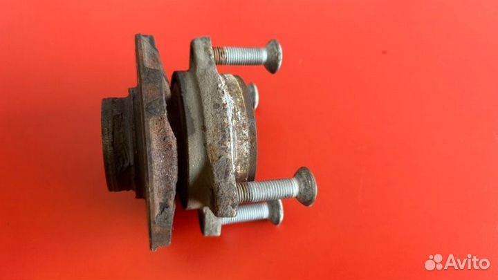 Ступица передняя левая Audi A6 C6 AUK 3.2 2008