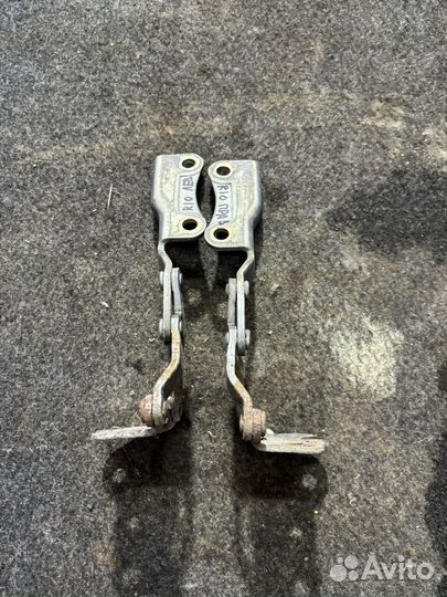 Петля капота Kia Rio 1