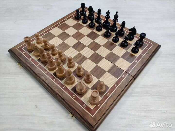 Шахматы из ореха и бука 50 на 50 см