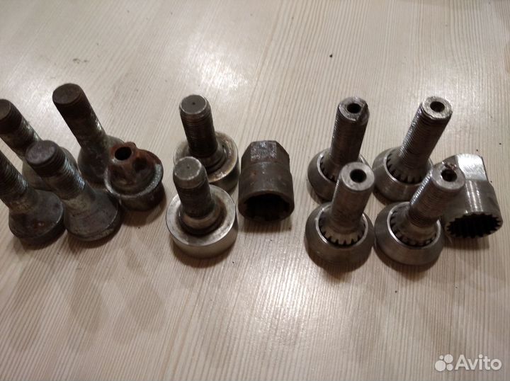 Гайки для литых дисков. секретки