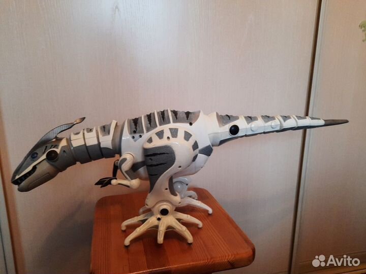 Робот-динозавр