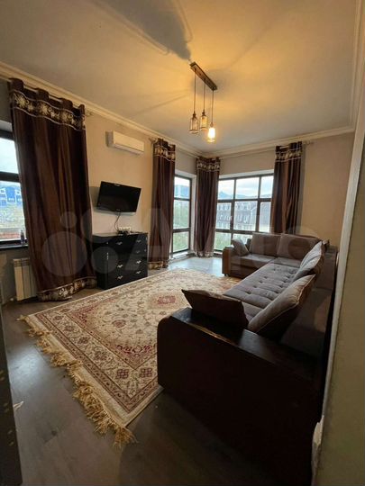 2-к. квартира, 76 м², 2/10 эт.