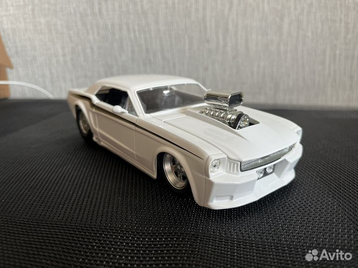 Ford Mustang 1965 Jada Toys 1:24