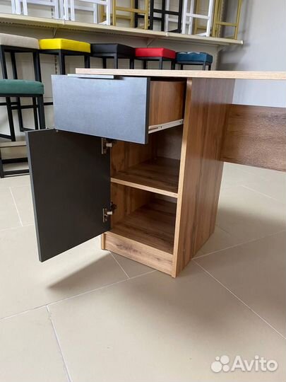 Письменный стол