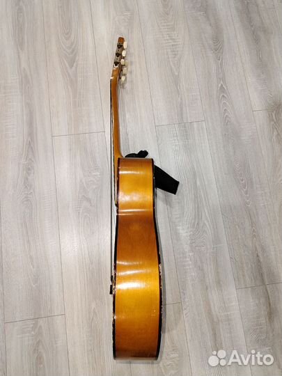 Акустическая гитара