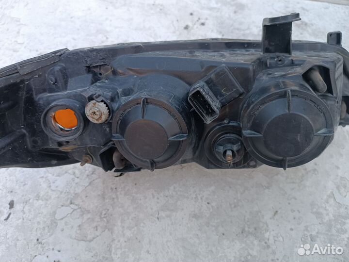 Фары на nissan almera н16
