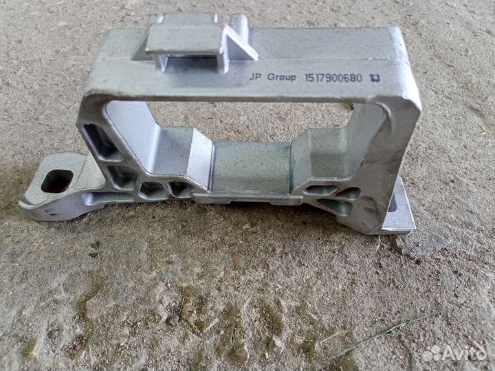 Кронштейн верхней опоры двигателя ford focus 2 2л