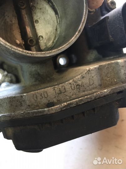 Дроссельная заслонка Golf 1.4 AEX 030133064D