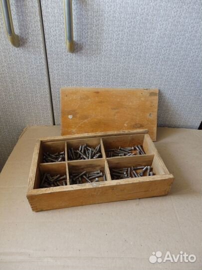 Короб деревянный вместе с шурупами 8 х 30 мм. СССР