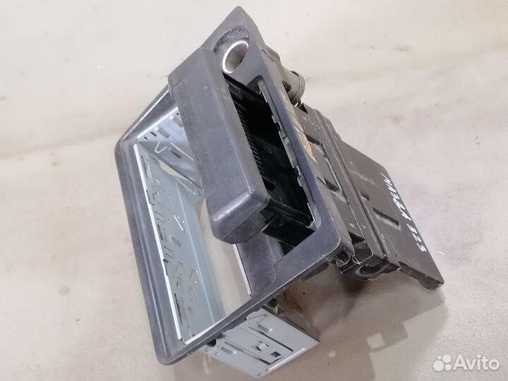 Накладка консоли под магнитолу Mazda 323 1985