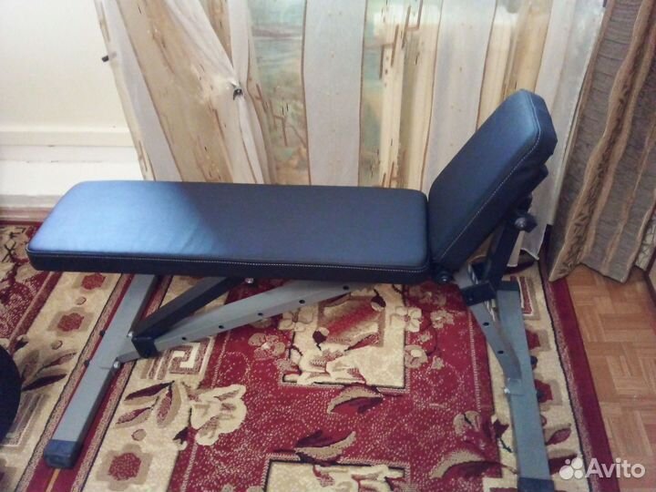 Скамья для жима гантелей и штанги