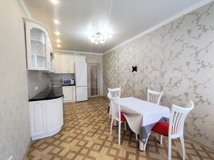 2-к. квартира, 79,3 м², 7/17 эт.