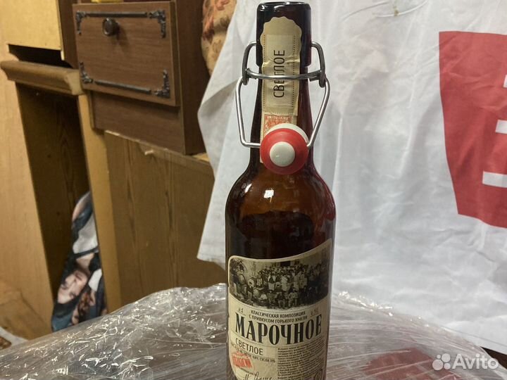 Бутылка с креплением пробкой, и крышкой