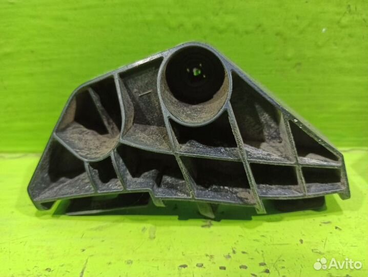 Кронштейн бампера задний правый Toyota Corolla