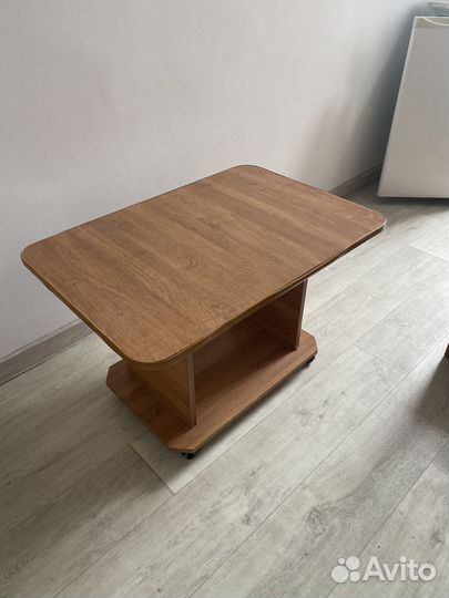 Журнальный столик на колесах бу