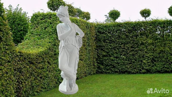 Скульптура из бетона Муза