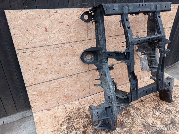 Балка передняя/подрамник Land Rover Discovery IV