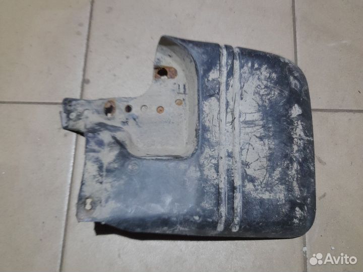 Брызговик правый задний Паджеро 2 под расширители