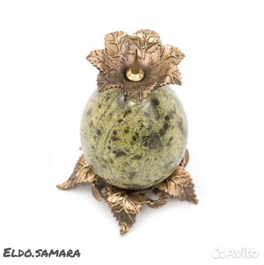 Подсвечник на яйце из змеевика и бронзы