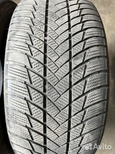 Bridgestone Blizzak LM-001 285/45 R21 113V