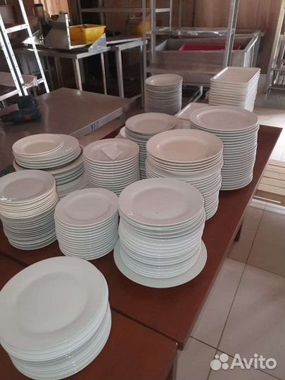 Посуда (тарелки,бокалы,салатницы,супницы и т.д)