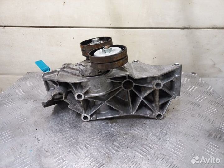 Кронштейн генератора Volkswagen Bora 1.6 16V