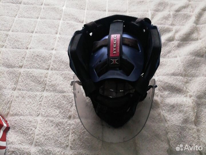 Шлем хоккейного вратаря