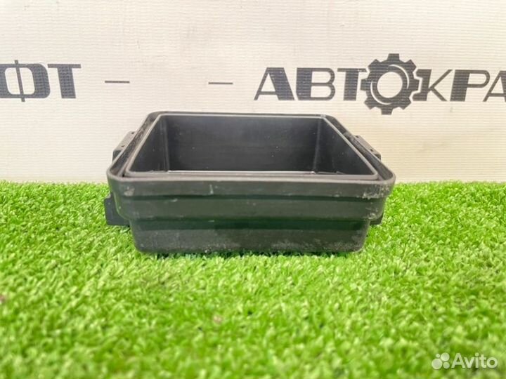 Крышка блока предохранителей Toyota Land Cruiser