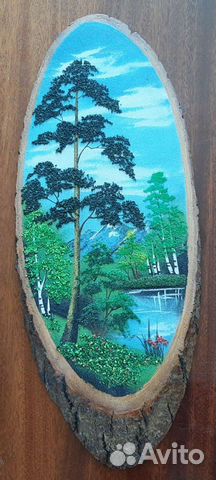 Картина из крошки на деревянном срезе