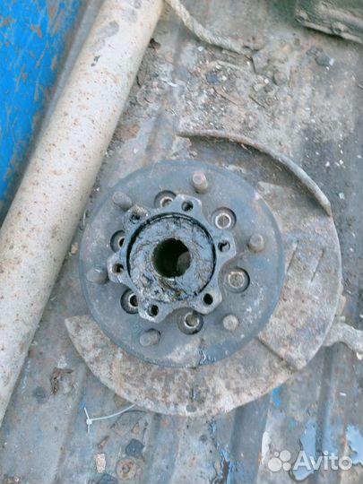 Поворотный кулак со ступицей Митсубиси Паджеро 2