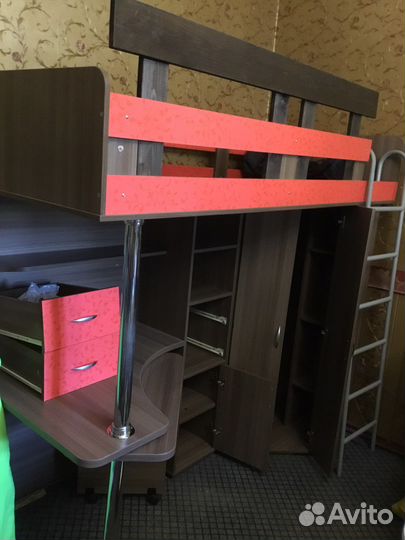 Кровать чердак со столом бу