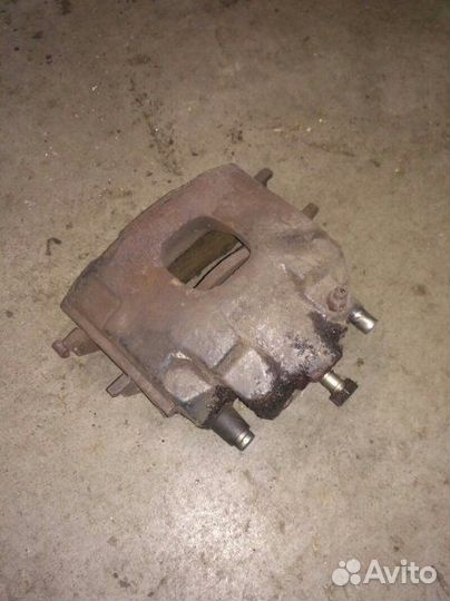 Суппорт передний правый Mercedes-Benz M-Class W163