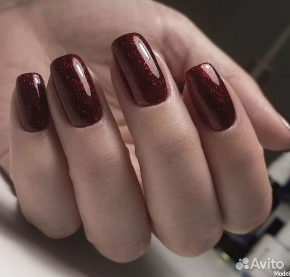 Модель на маникюр - педикюр ногтей, наращивание