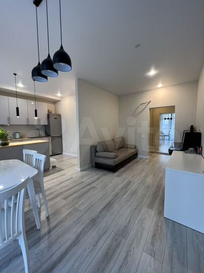 3-к. квартира, 100 м², 2/4 эт.