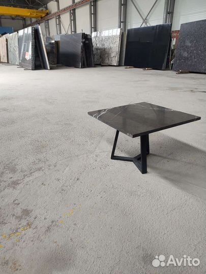 Столики из натурального камня